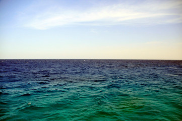 Fototapeta na wymiar Meer und blauer Himmel
