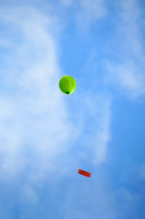 Luftballon mit einer Wunschkarte