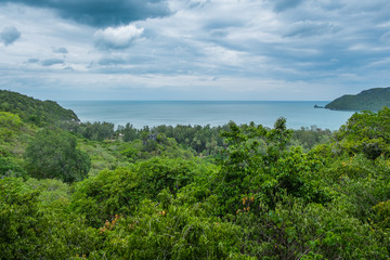 Fototapeta premium On the green mountain by the beach Overlooking the sea and sky