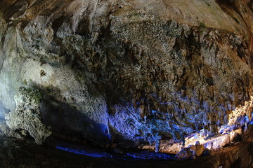 鍾乳洞内部ライトアップ