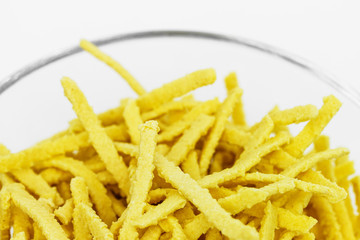 Spätzle in einer Glasschale