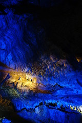 鍾乳洞内部ライトアップ