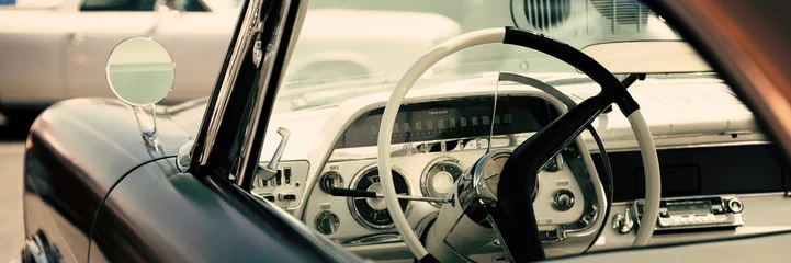 Fototapete Oldtimer Innenraum eines klassischen amerikanischen Autos, altes Oldtimer-Fahrzeug