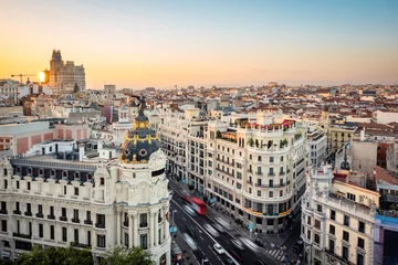 Kussenhoes Madrid, Spanje, zonsondergang boven het centrum van Madrid met monumentale gebouwen aan de Gran Via-straat © R.M. Nunes