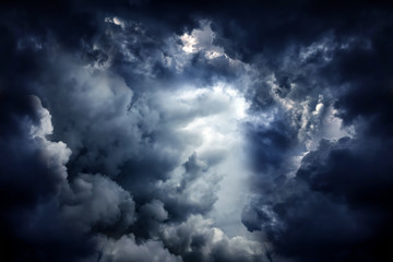 Obraz premium Dramatic Clouds Background