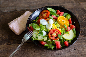 salad with tomatoes and mozzarella