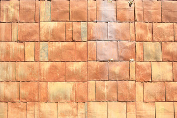 金属板のパッチワークの壁