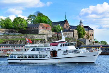 statek i twierdza Akershus w Oslo, Norwegia