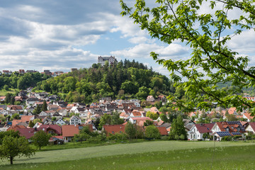 Naklejka premium Blick auf Schloss Lichtenberg im malerischen Fischbachtal im Odenwald, Hessen, Deutschland