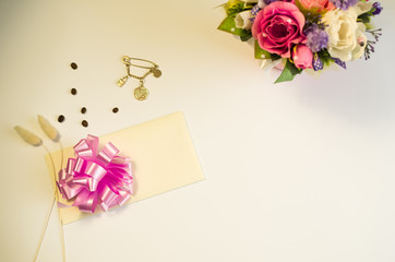 Fototapeta na wymiar gift envelope and flowers on a white background