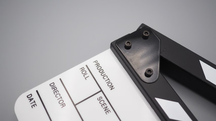 Obraz premium White clapperboard or movie slate use in video production ,film, cinema industry on grey background.