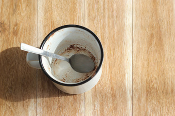 TOP VIEW OF A EMPTY CUP OF COFFEE