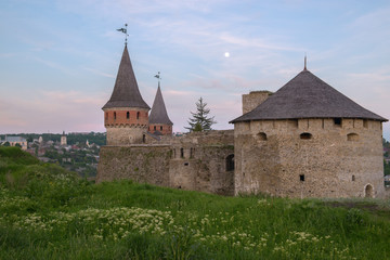 Obraz premium Medieval stone fortress and moon