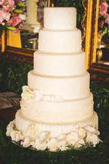 wedding cake with roses in decoraration 