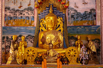 Naklejka premium Big Buddha statue set in the mountains.