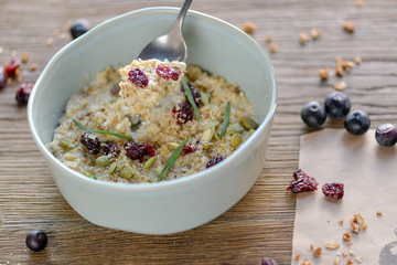 breakfast cereal with berries