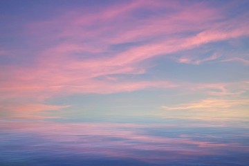 Obraz na płótnie Canvas Nubes reflejadas en el mar 