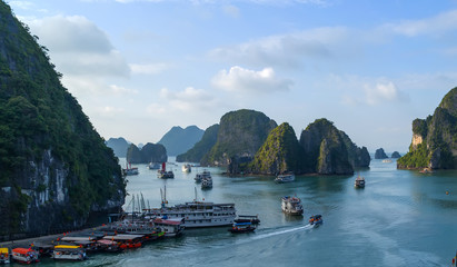Naklejka premium Tourist boat high cliff most popular landscape archipelago top view