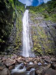 Obraz premium Waimoku Falls is at the end of the Pipiwai trail hike in Maui, Hawaii, United States. A beautiful waterfall at the end of an amazing hike.
