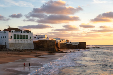 Obraz premium Coucher de soleil à Asilah, Maroc