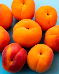 Set of apricots placed in the shape of a flower
