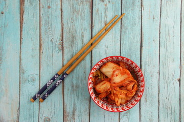 Kimchi et des baguettes