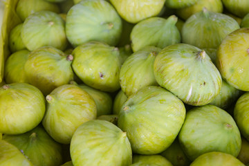 green figs scattered on the surface