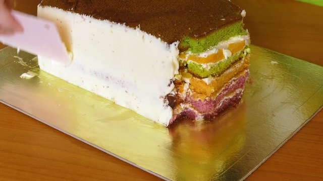 Sponge cream sides of sponge cake