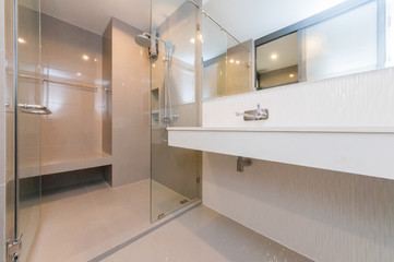 Fototapeta na wymiar Clean and fresh bathroom with natural light.