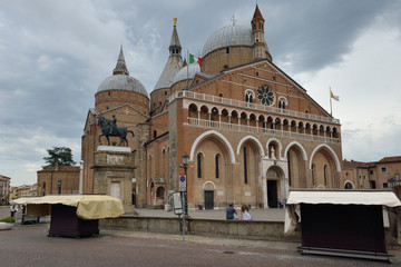 Fototapeta na wymiar The Basilica di Sant'Antonio in Padova, Italy, on a summer day