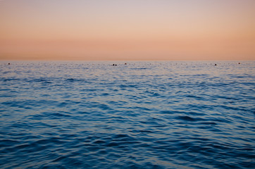 Obraz premium Seascape, view of sea horizon and colorful sky at sunset