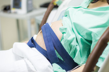 Obraz premium Asian pregnant women lying on bed in hospital preparing for have new born