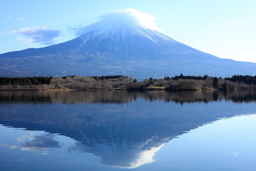 Fototapeta na wymiar Mt.Fuji Lake Tanukiko of the morning