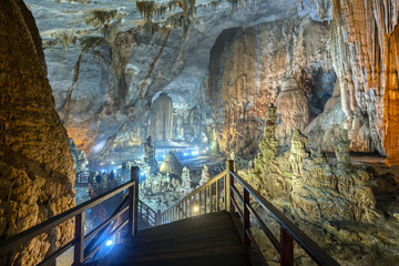 Naklejka premium Beautiful Paradise Cave with stalactites and stalagmites in Phong Nha national park, Quang Binh, Vietnam