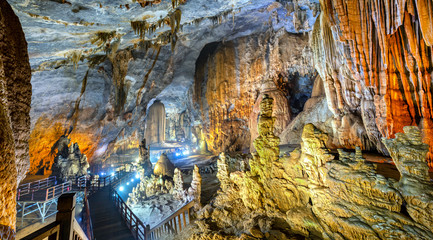 Fototapeta na wymiar Beautiful Paradise Cave with stalactites and stalagmites in Phong Nha national park, Quang Binh, Vietnam