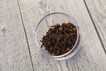 Dry clove seeds