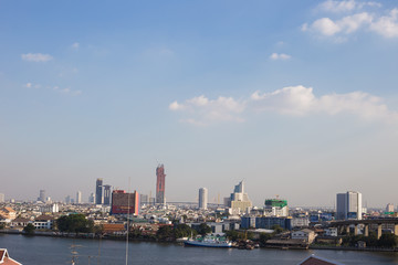 Fototapeta na wymiar Modern city downtown building of Bangkok skyling with river