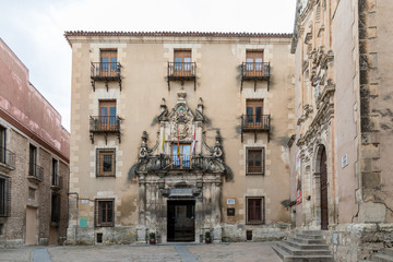 Panoramic views of the historic center of Cuena and its hanging houses