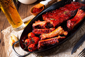 Grilled ribs in spicy marinade with salad and vegetables