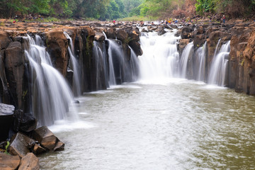 Obraz premium Pha Suam Waterfall, Landmark in LAOS.