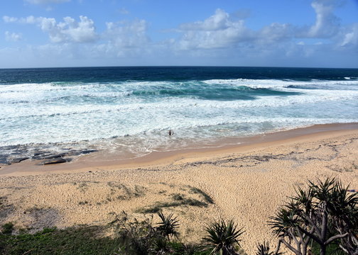 Beautiful weather at Buddina Beach along Pacific Boulevard (Sunshine Coast, Queensland, Australia). Buddina Beach from Point Cartwright Lookout.