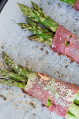baked green asparagus with ham