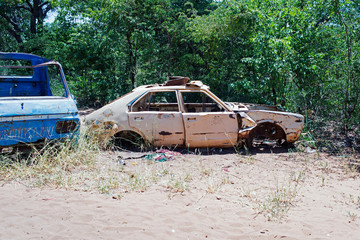 Obraz na płótnie Canvas abandoned old wrecked rusty car in Africa