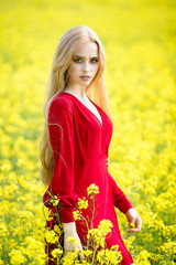 Naklejka na ściany i meble redhead girl in yellow field