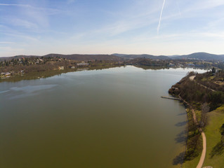 Ziegenhügel bei dem Brünner Stausee von oben, Tschechische Republik