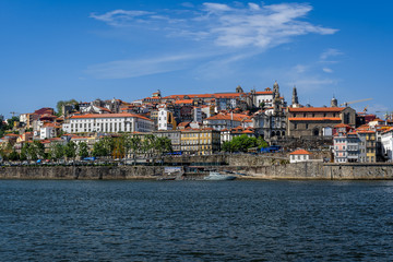 Fototapeta na wymiar Oporto y el Duero