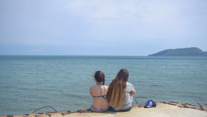 girls dream by the sea