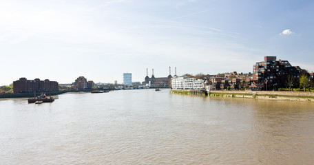 Obraz premium View of the Thames from Vauxhall Bridge towards the Battersea Power Station