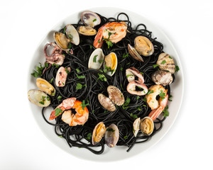 Spaghetti negro con marisco