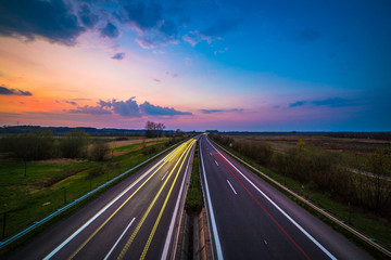 Autobahn am Abend